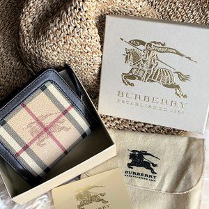 Burberry Check Compact Wallet 👛